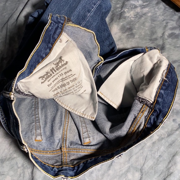 Levi’s Jeans Mens approximate size 38 🥳 Host Pick 🥳 - Picture 5 of 16